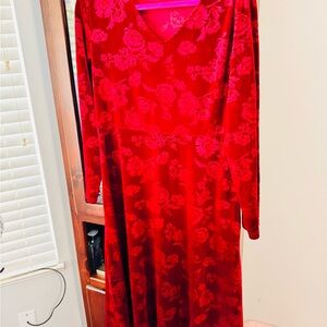 Red Floral Velvet Long-Sleeve Dress - Elegant Women's Dress